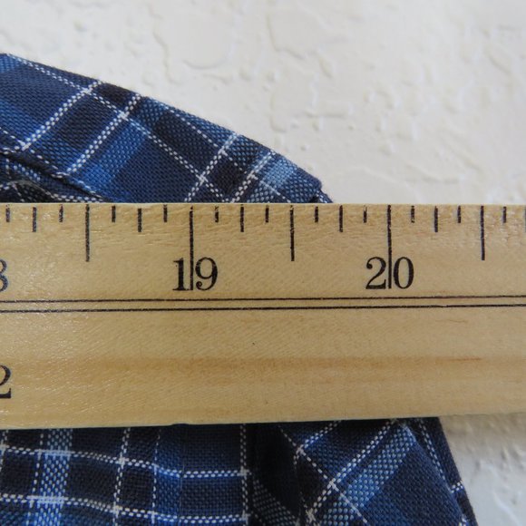 St. John's Bay* Men's Long Sleeve Button Down Curved Hem Plaid Shirt~ Size Large - Picture 4 of 9